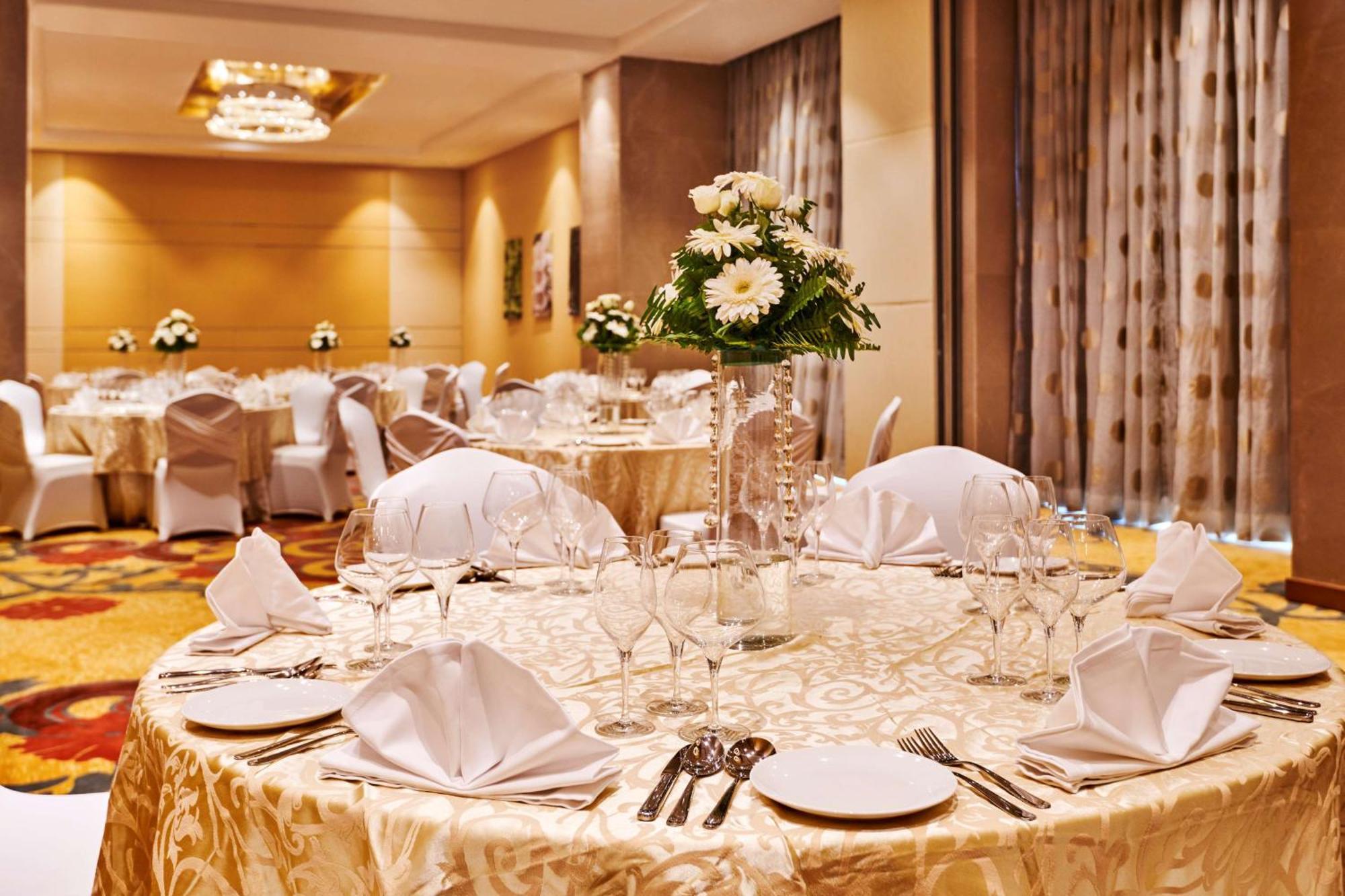 Hilton Garden Inn Lucknow Eksteriør bilde