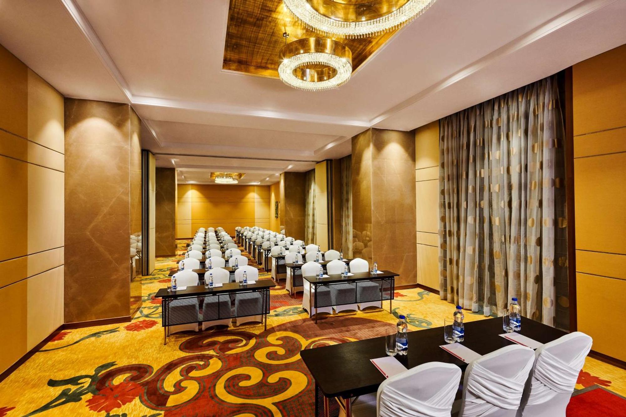 Hilton Garden Inn Lucknow Eksteriør bilde