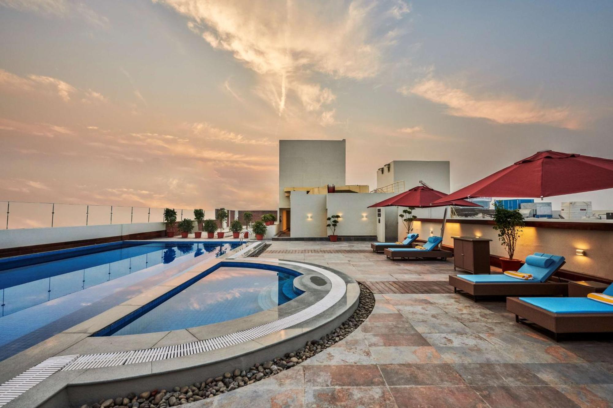 Hilton Garden Inn Lucknow Eksteriør bilde