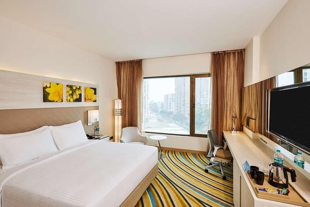 Hilton Garden Inn Lucknow Rom bilde